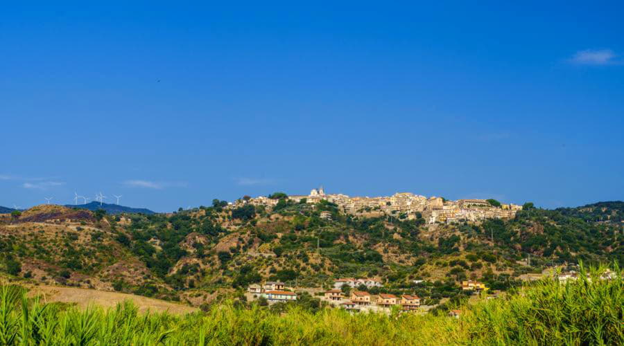 Sant'Andrea Apostolo dello Ionio bölgesinde çeşitli araba kiralama seçenekleri sunuyoruz.